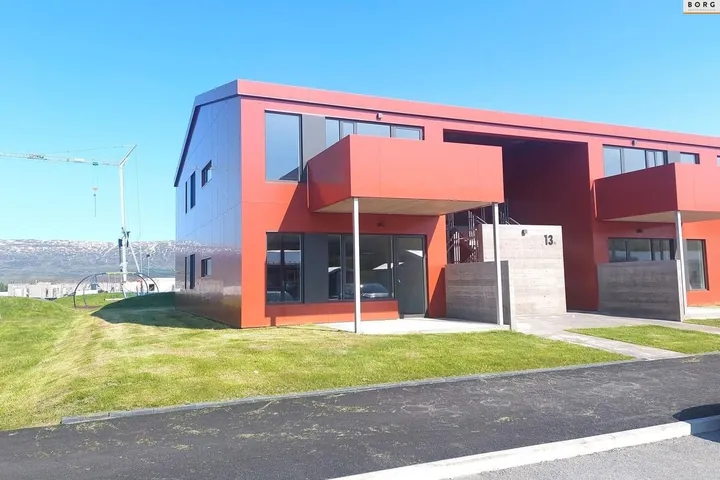 Reynihlíð 13A–B