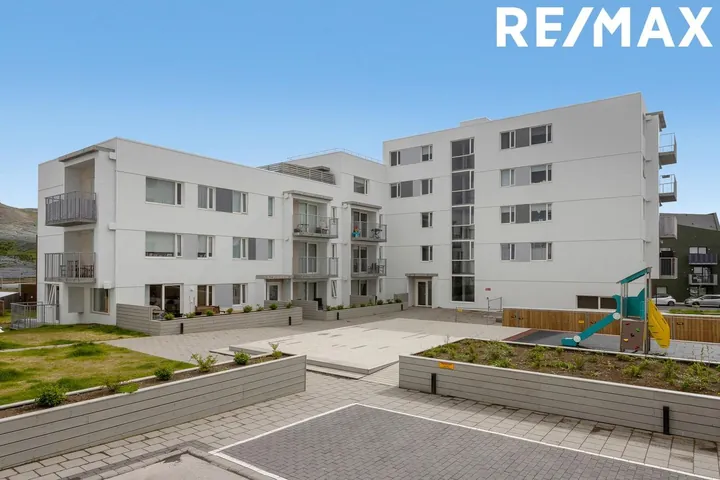 Rökkvatjörn 1, Skyggnisbraut 13–15 o.fl.
